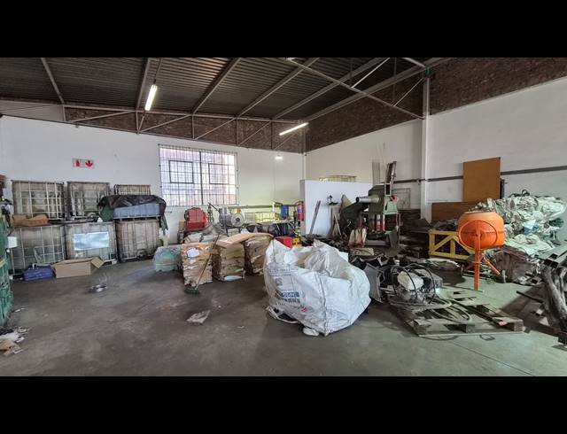 1,396M² WAREHOUSE FOR SALE IN JET PARK